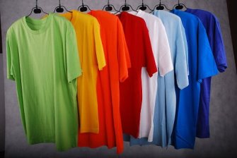 Ce culori de haine sa alegem pentru a ne influenta pozitiv tot timpul